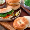 4 bagels, petits pains américains, cuits