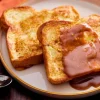 2 brioches façon pain perdu, sauce caramel
