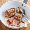 2 pavés de bœuf marinés aux trois poivres