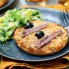 2 pissaladières oignons, olives noires, anchois