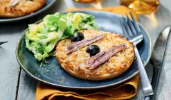 2 pissaladières oignons, olives noires, anchois