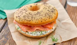 Bagel saumon fumé, fromage frais, ciboulette