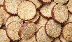 Biscuits meringués noisettes et chocolat au lait