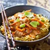 Bœuf aux oignons et nouilles chinoises aux légumes