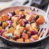 Courge butternut grillée aux oignons rouges