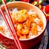 Crevettes sauce piquante et riz thaï