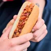 Hot-dog façon Sonoran saucisse, légumes, sce salsa