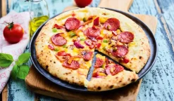 Pizza 3 fromages salami sauce barbecue
