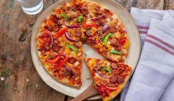 Pizza bœuf, merguez, sauce salsa