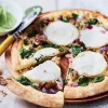 Pizza chèvre, miel, noix
