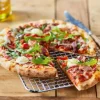 Pizza jambon speck, roquette, mozzarella