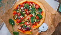 Pizza légumes, pesto, parmigiano reggiano