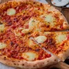 Pizza margherita Italia tomate, mozzarella