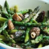 Poêlée pointes asperges vertes, cèpes et morilles