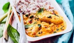 Poulet au curry et au lait de coco, duo de riz