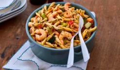 Pâtes, crevettes, courgettes grillées, sauce au basilic