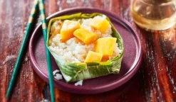 Riz gluant au lait de coco et à la mangue