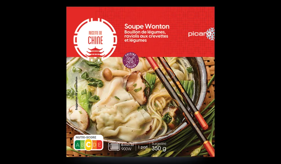 Soupe wonton bouillon légumes, raviolis crevettes